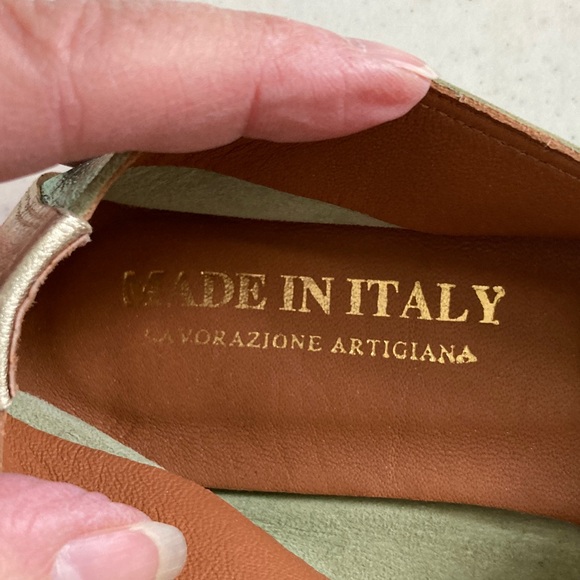 Elegant Mint Green Loafers with Gold Accents - Picture 2 of 7